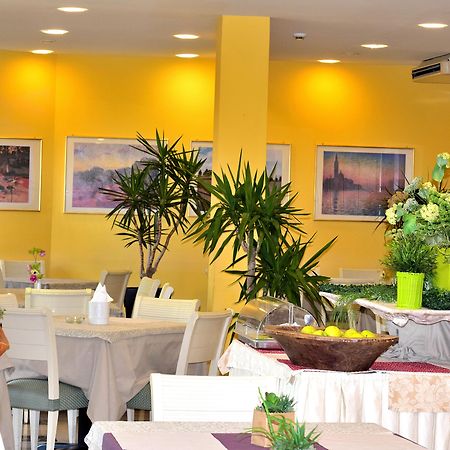 Ahg Riva Del Sole Hotel - Adults Only Moniga del Garda Dış mekan fotoğraf
