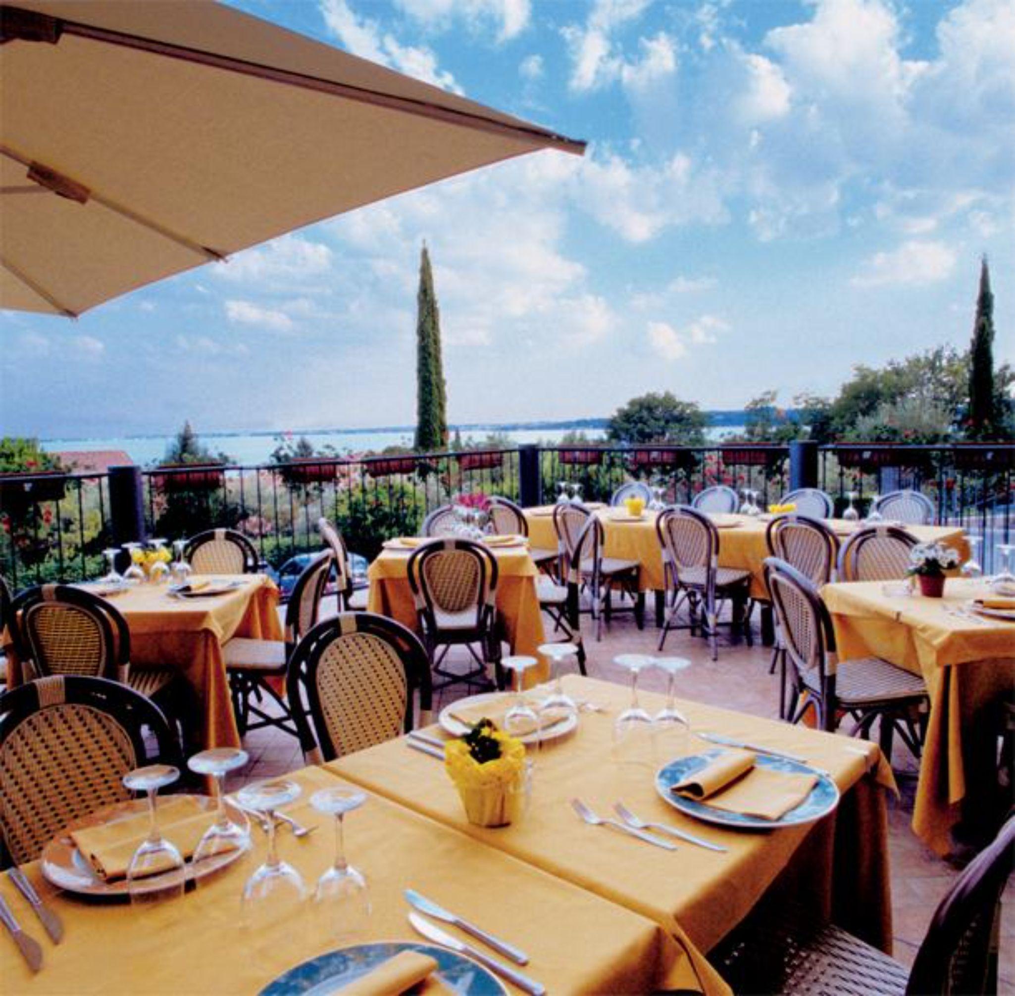 Ahg Riva Del Sole Hotel - Adults Only Moniga del Garda Dış mekan fotoğraf