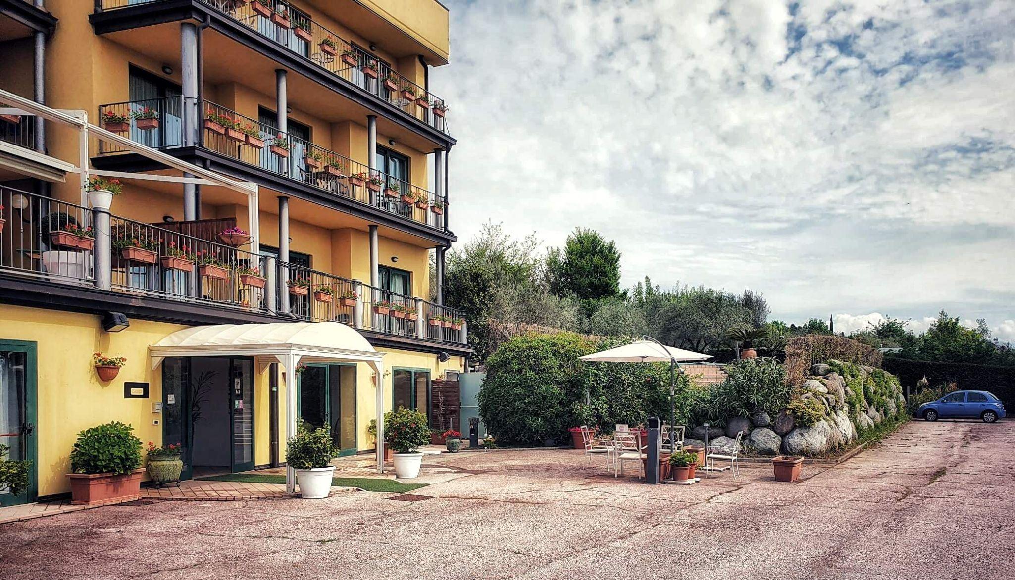 Ahg Riva Del Sole Hotel - Adults Only Moniga del Garda Dış mekan fotoğraf