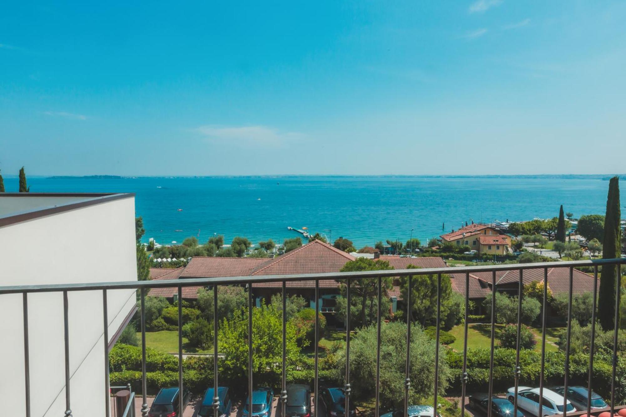 Ahg Riva Del Sole Hotel - Adults Only Moniga del Garda Dış mekan fotoğraf