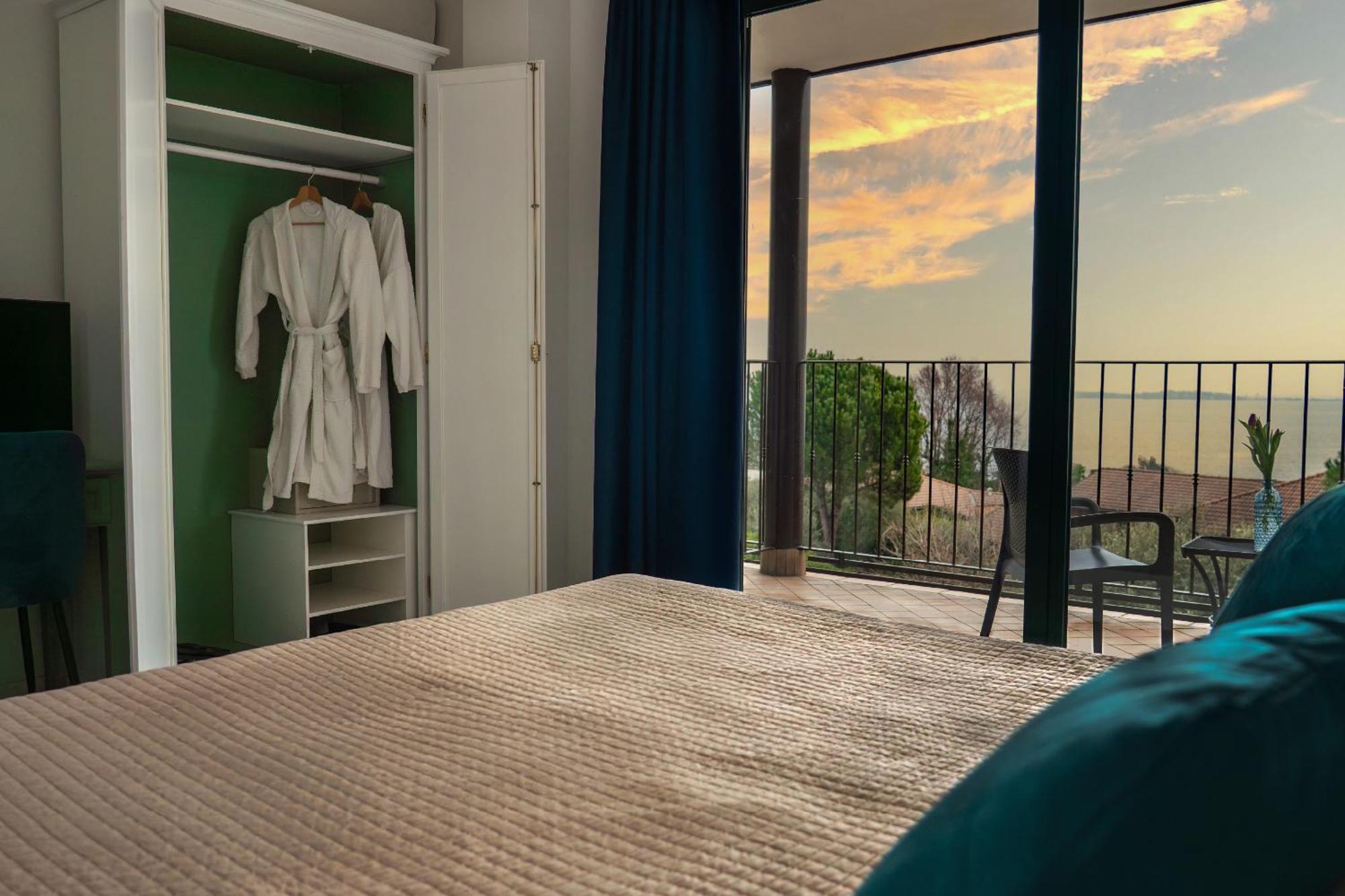 Ahg Riva Del Sole Hotel - Adults Only Moniga del Garda Dış mekan fotoğraf