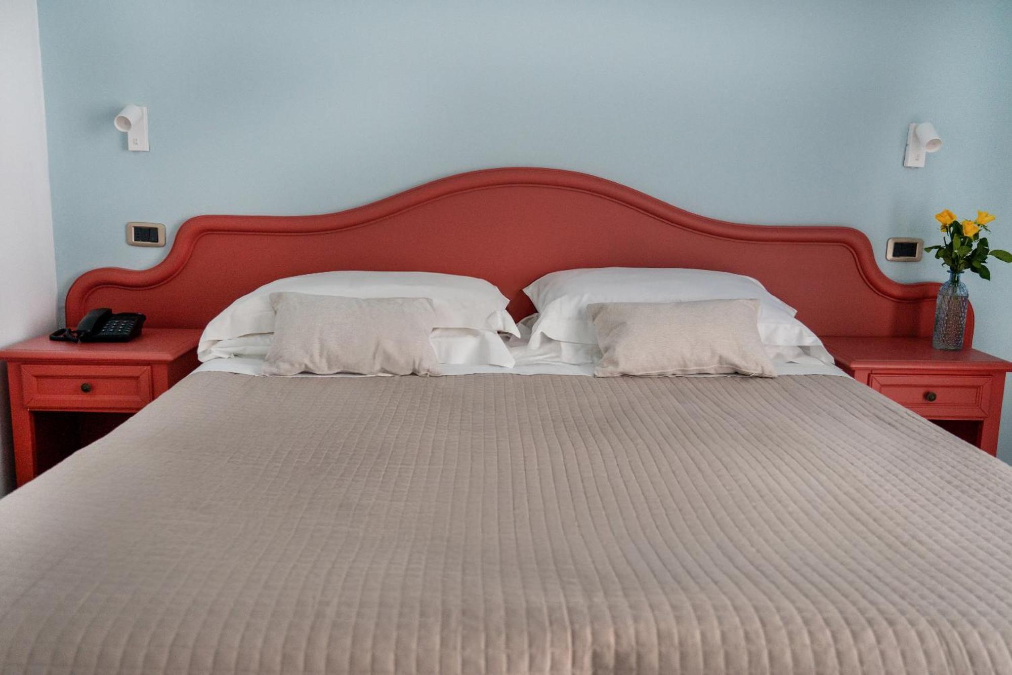 Ahg Riva Del Sole Hotel - Adults Only Moniga del Garda Dış mekan fotoğraf