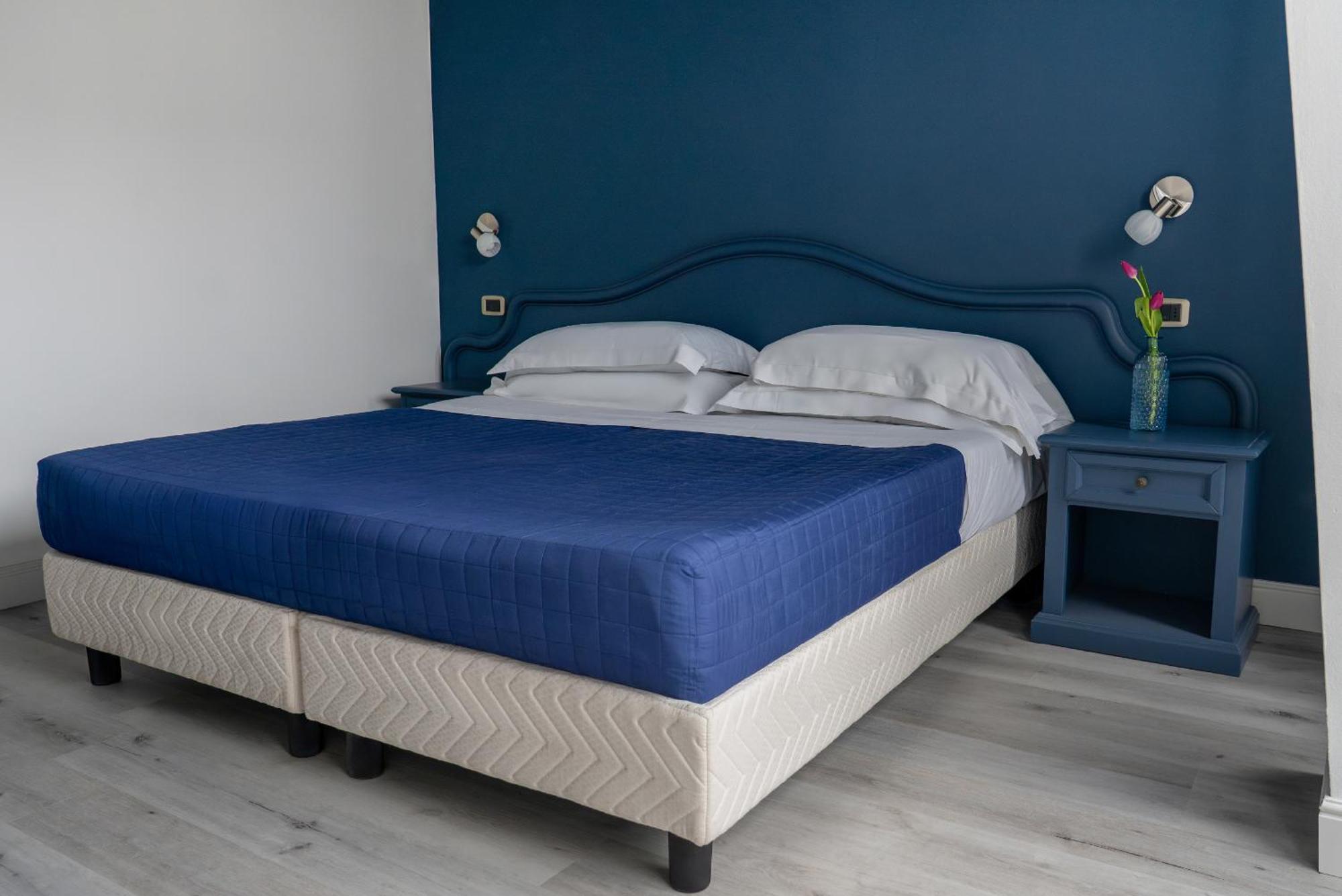 Ahg Riva Del Sole Hotel - Adults Only Moniga del Garda Dış mekan fotoğraf