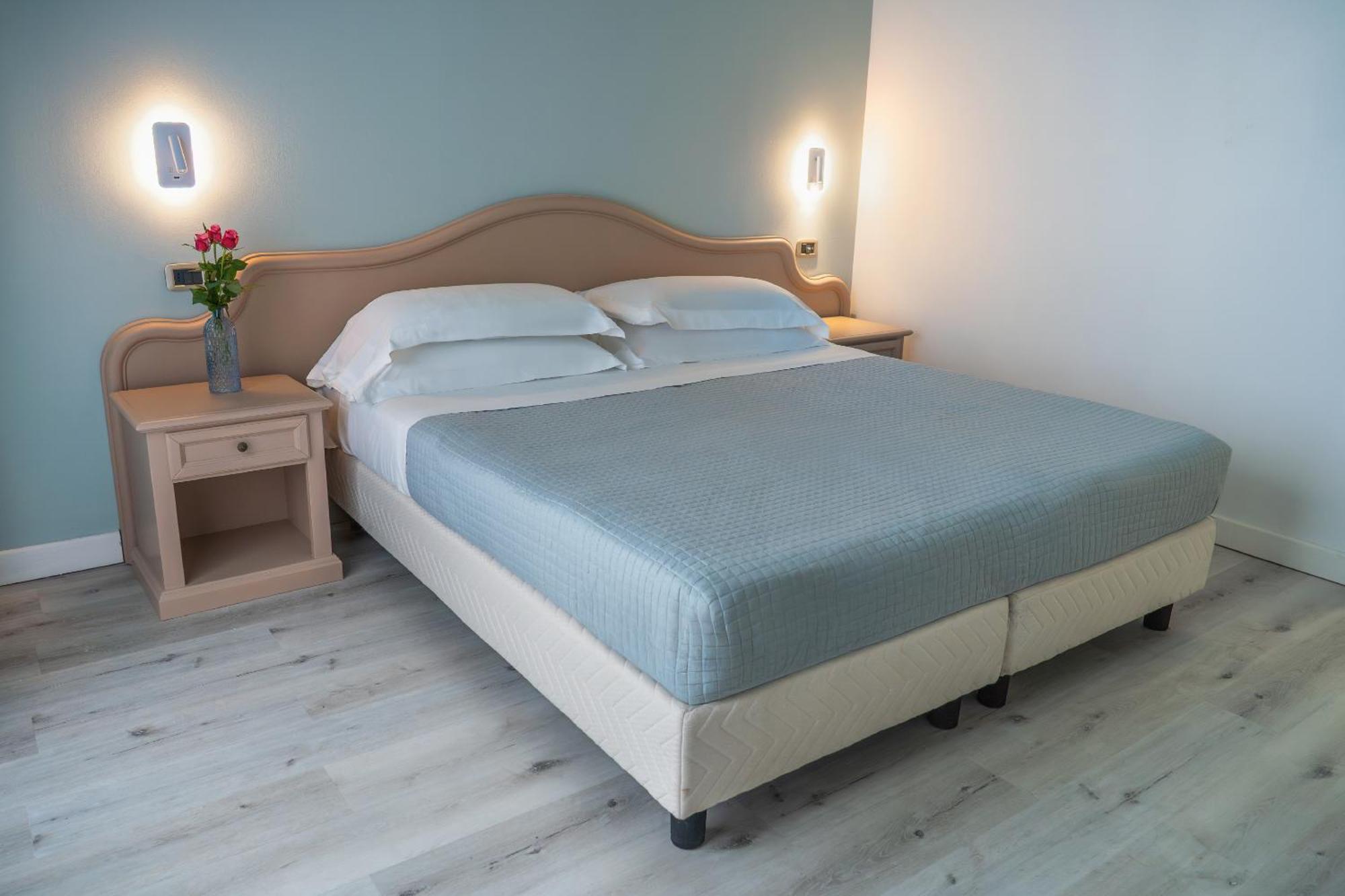Ahg Riva Del Sole Hotel - Adults Only Moniga del Garda Dış mekan fotoğraf