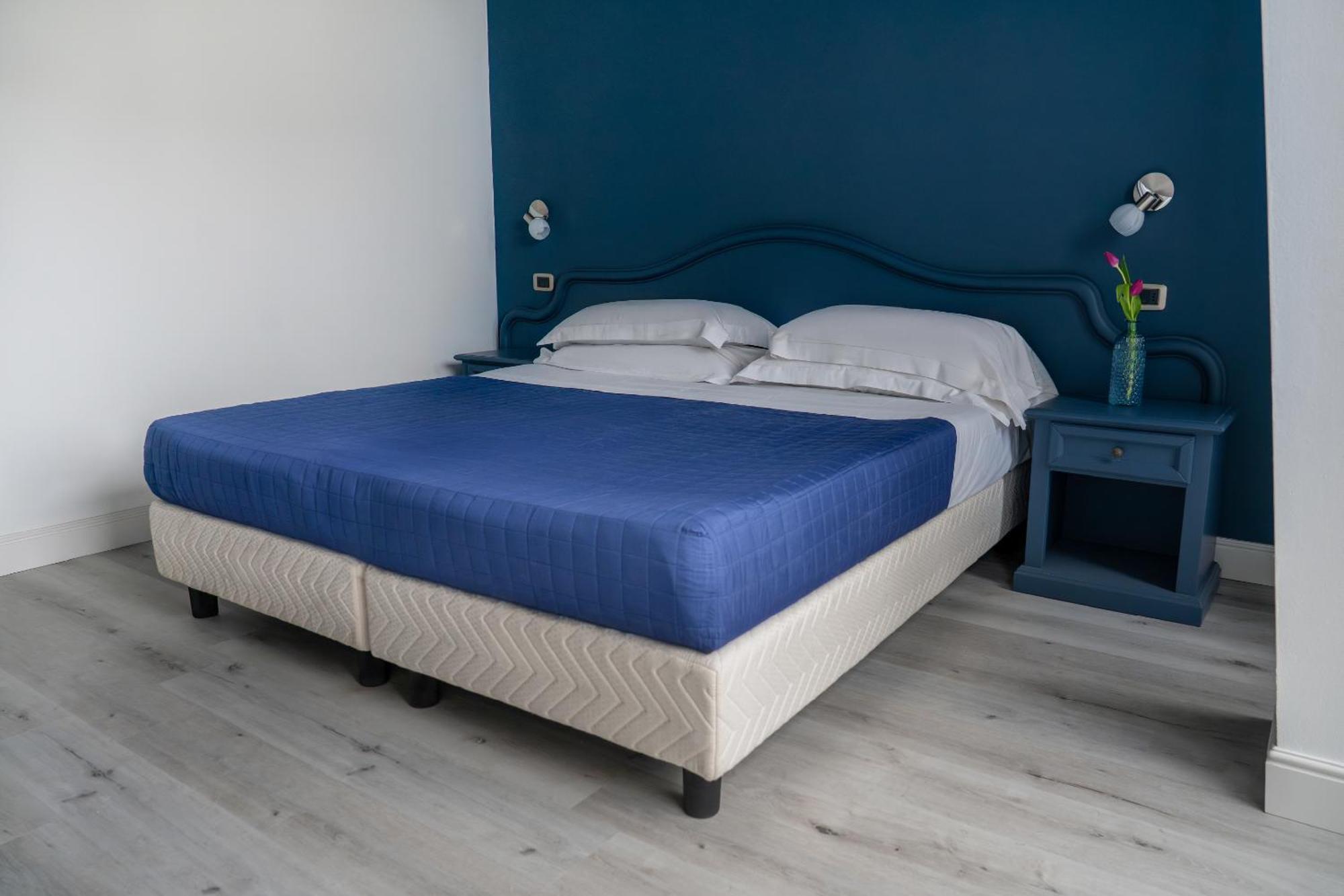 Ahg Riva Del Sole Hotel - Adults Only Moniga del Garda Dış mekan fotoğraf