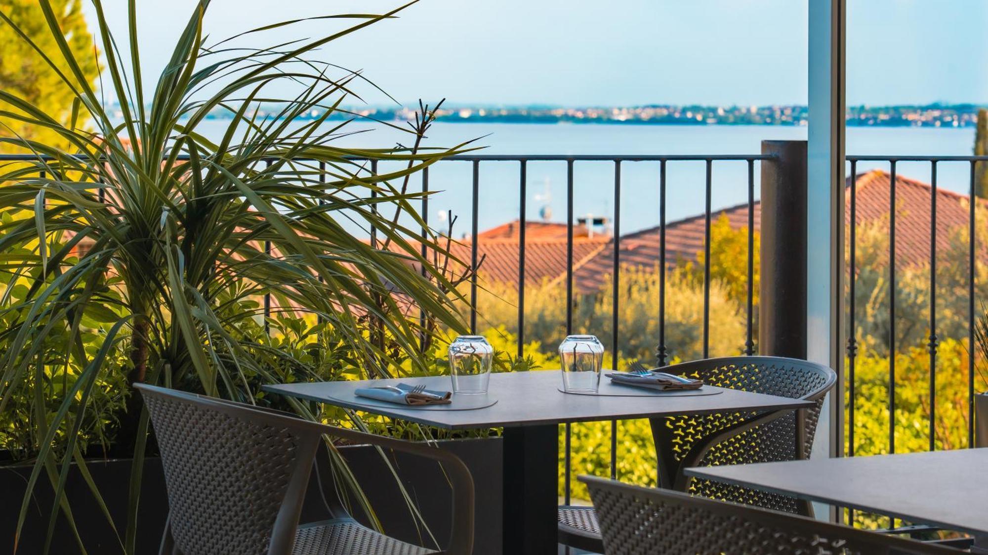 Ahg Riva Del Sole Hotel - Adults Only Moniga del Garda Dış mekan fotoğraf