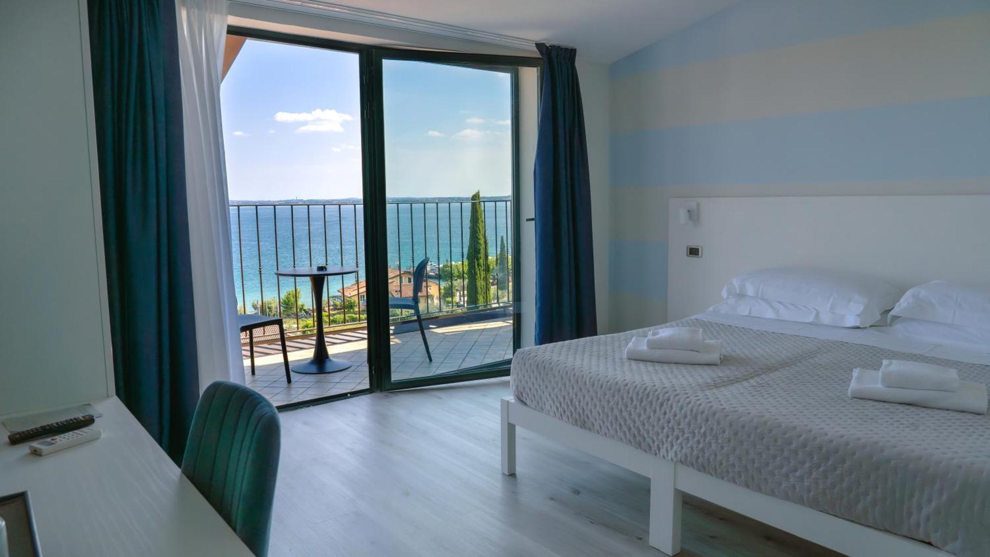 Ahg Riva Del Sole Hotel - Adults Only Moniga del Garda Dış mekan fotoğraf