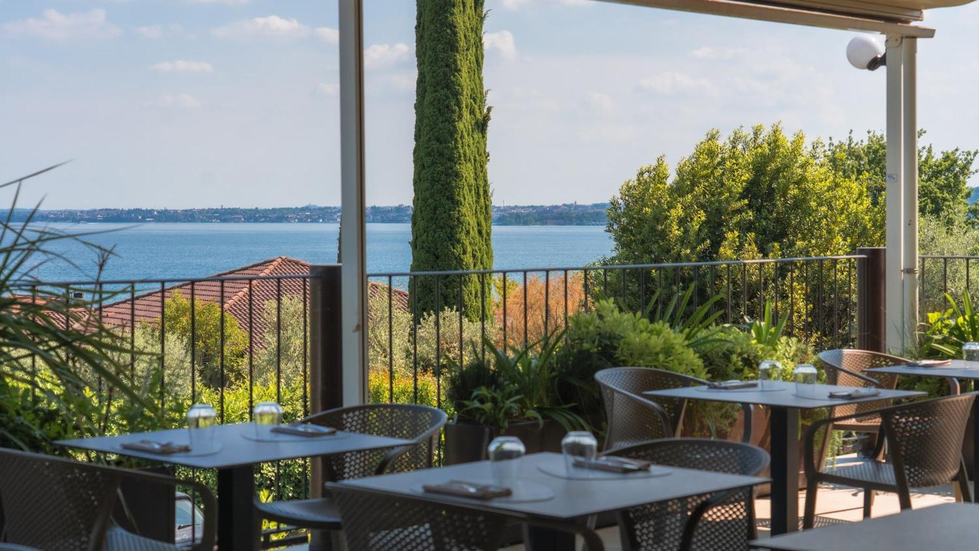 Ahg Riva Del Sole Hotel - Adults Only Moniga del Garda Dış mekan fotoğraf