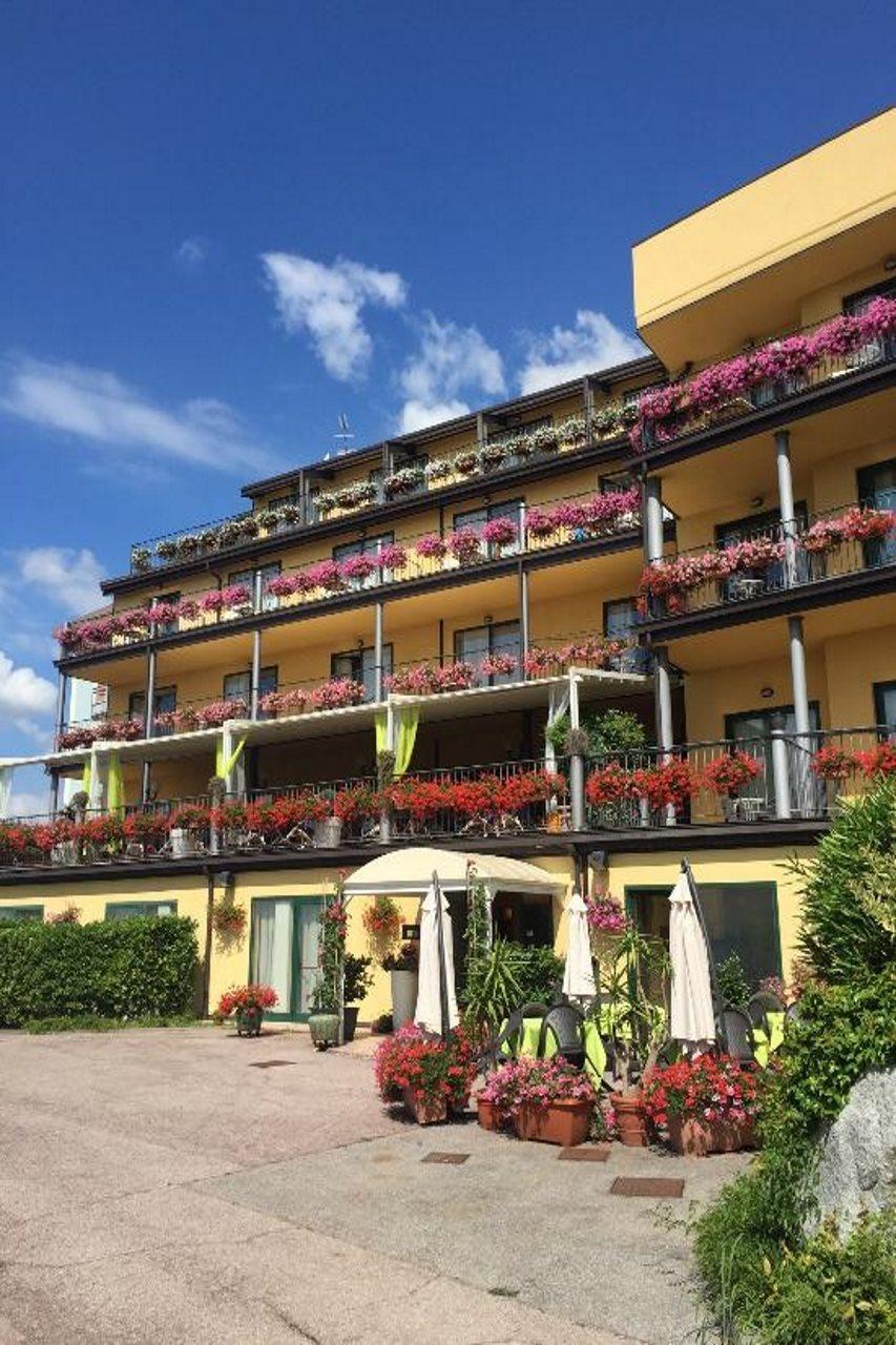 Ahg Riva Del Sole Hotel - Adults Only Moniga del Garda Dış mekan fotoğraf